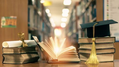 What’s the Difference Between Online vs. On-Campus Digital Marketing Master’s Programs?